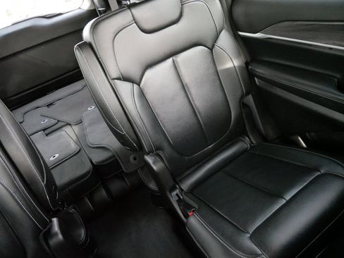 Used 2023 Jeep Grand Cherokee L Limited w/ Black Appearance Package image 14