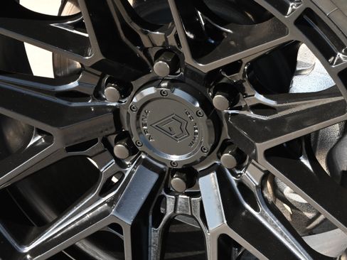 Used 2024 GMC Sierra 1500 AT4 w/ Technology Package image 34