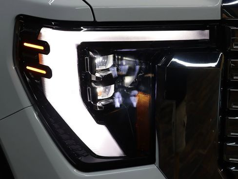 Used 2024 GMC Sierra 2500 Denali w/ Denali Reserve Package image 16