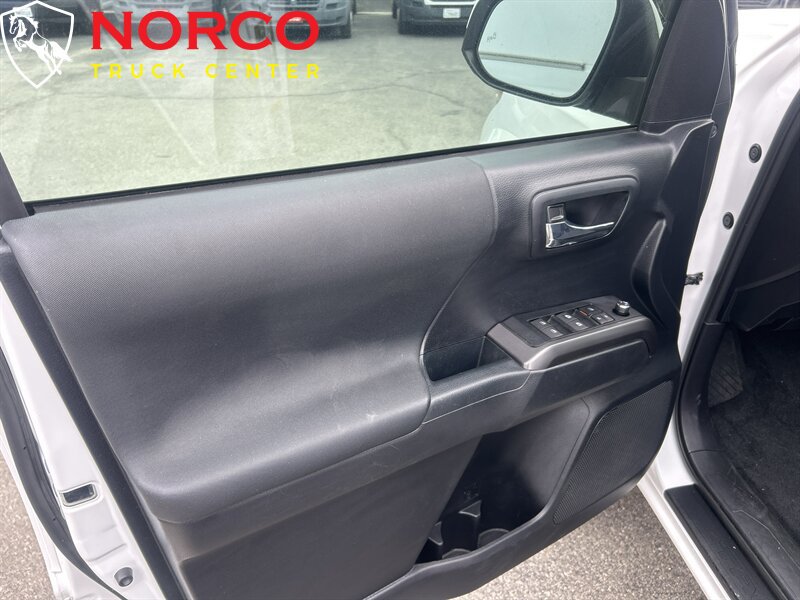 Used 2018 Toyota Tacoma TRD Sport w/ Technology Package RWD image 9