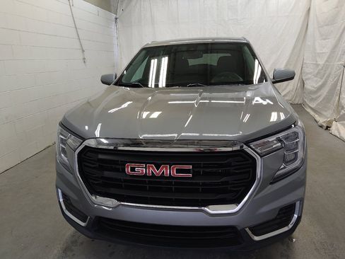 Used 2024 GMC Terrain SLE image 15
