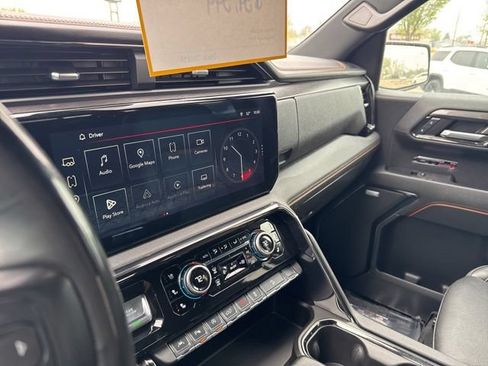 Used 2024 GMC Sierra 1500 AT4 w/ AT4 Premium Package AWD/4WD image 12