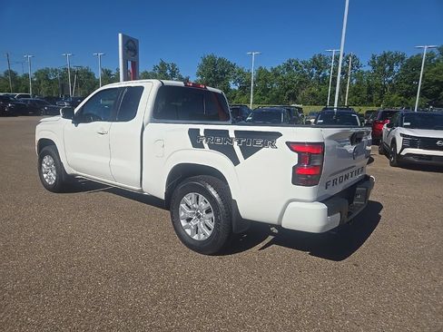 Used 2023 Nissan Frontier SV w/ SV Convenience Package AWD/4WD image 5