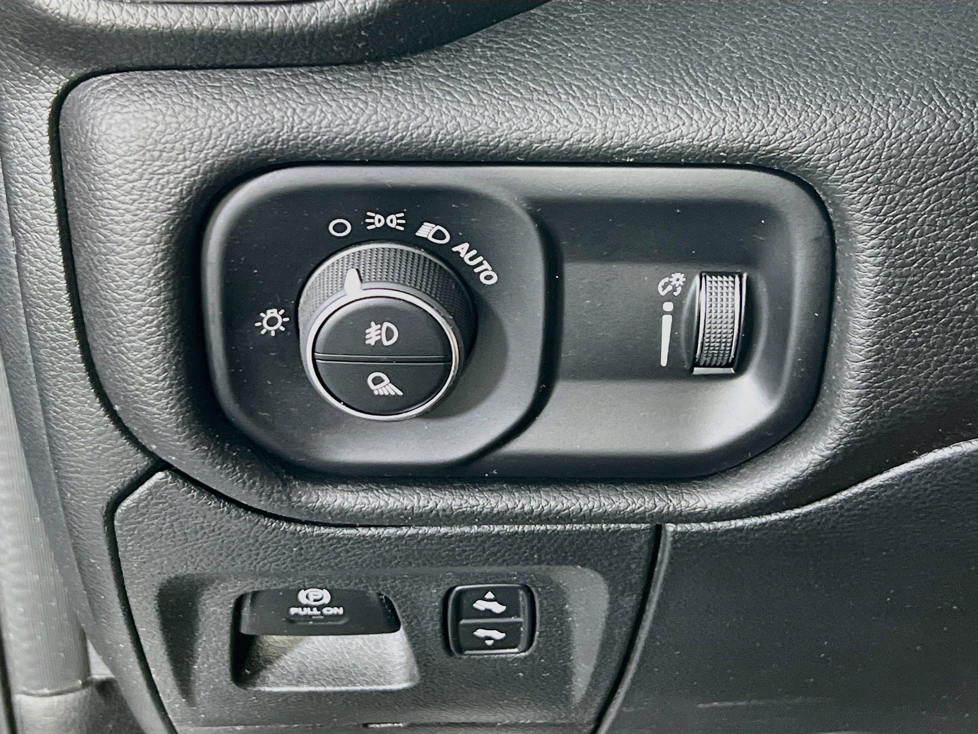 Used 2023 RAM 1500 Big Horn AWD/4WD image 10