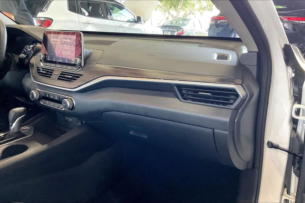 Used 2025 Nissan Altima 2.5 SV AWD/4WD image 23