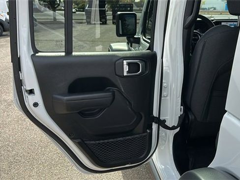Used 2024 Jeep Wrangler Unlimited image 23