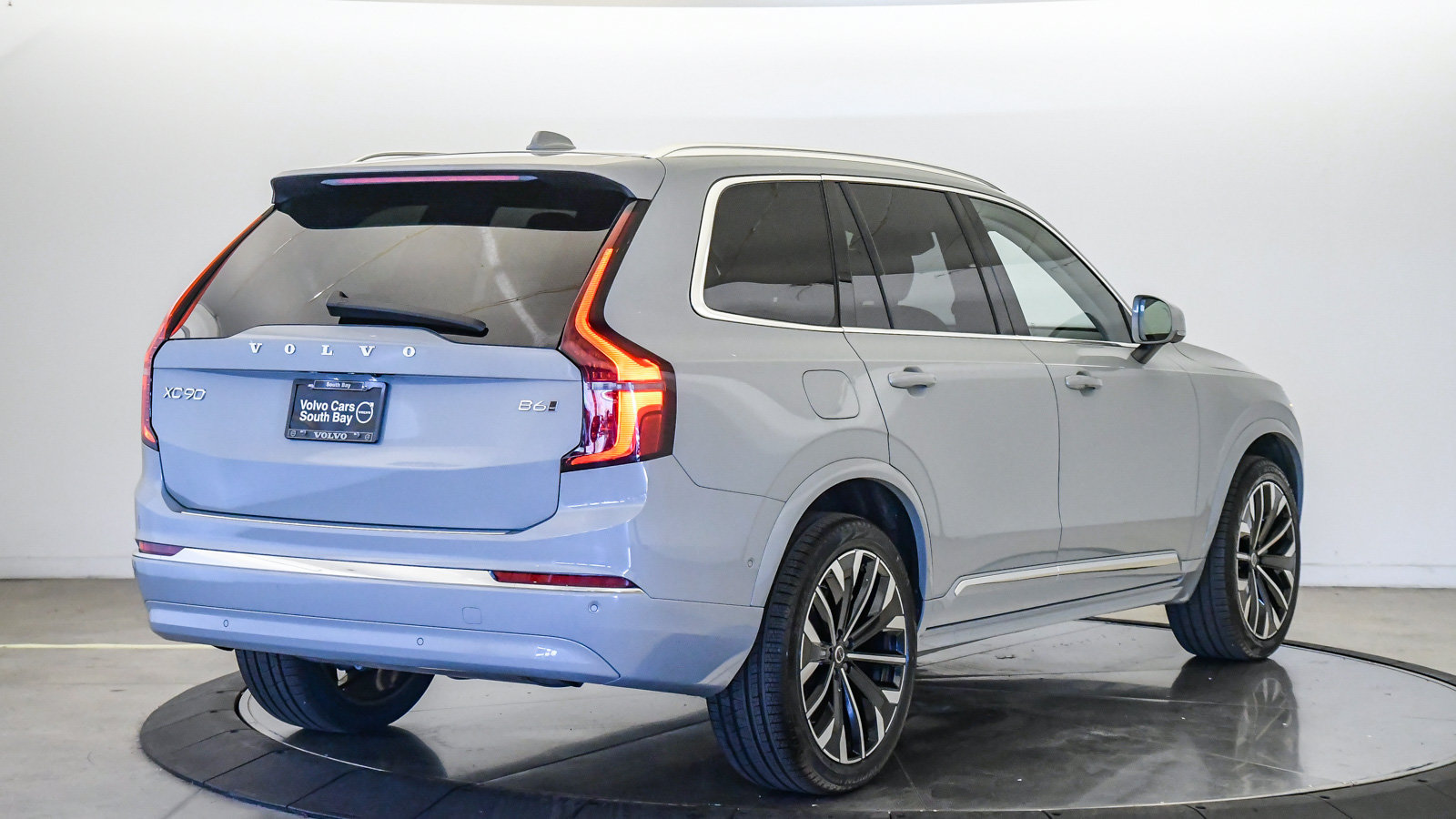 Certified 2026 Volvo XC90 B6 Plus AWD/4WD image 5