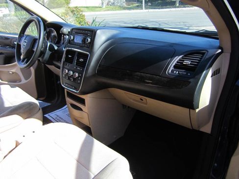 Used 2013 Dodge Grand Caravan SE image 22