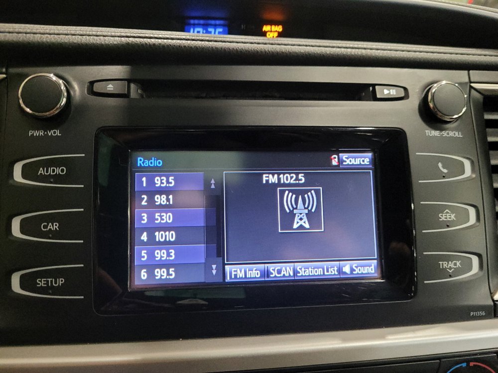 Used 2018 Toyota Highlander LE w/ Protection Package #3 AWD/4WD image 25