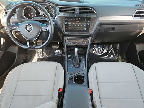 Used 2018 Volkswagen Tiguan SE w/ Panoramic Sunroof Package image 15