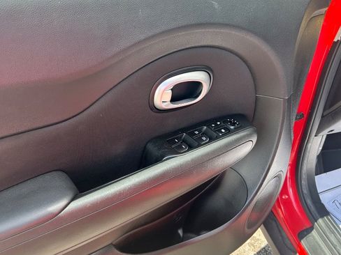 Used 2015 Kia Soul + FWD image 7