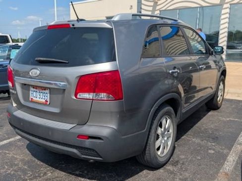 Used 2012 Kia Sorento LX w/ Convenience Pkg FWD image 3