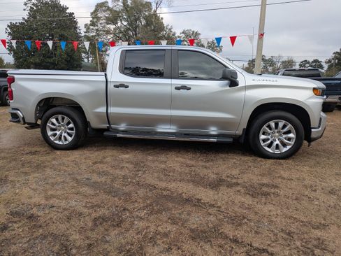 Used 2020 Chevrolet Silverado 1500 Custom w/ Custom Value Package image 4