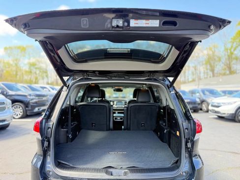 Used 2017 Toyota Highlander XLE w/ Carpet Mat Package AWD/4WD image 9