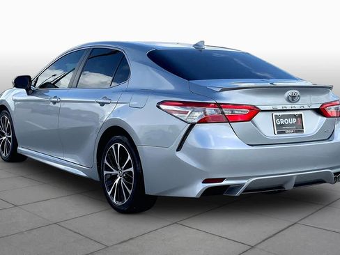 Used 2019 Toyota Camry SE FWD image 11