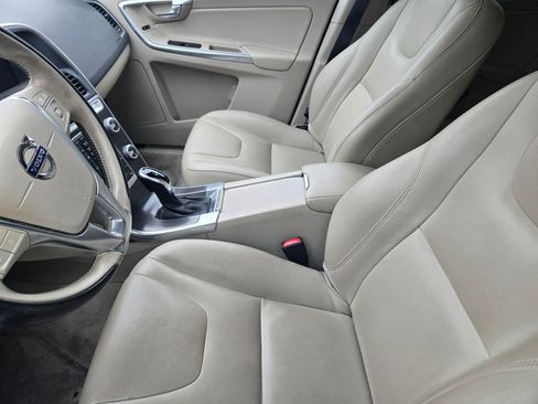 Used 2016 Volvo XC60 T5 Premier w/ Proximity Package image 8