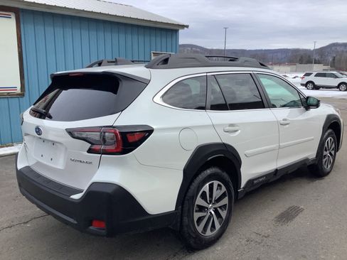 Certified 2025 Subaru Outback Premium image 3