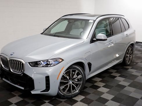 New 2026 BMW X5 xDrive50e w/ M Sport Package AWD/4WD image 2
