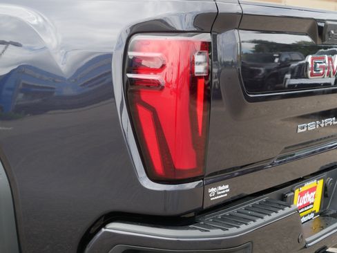 Used 2025 GMC Sierra 3500 Denali w/ Denali Reserve Package AWD/4WD image 17