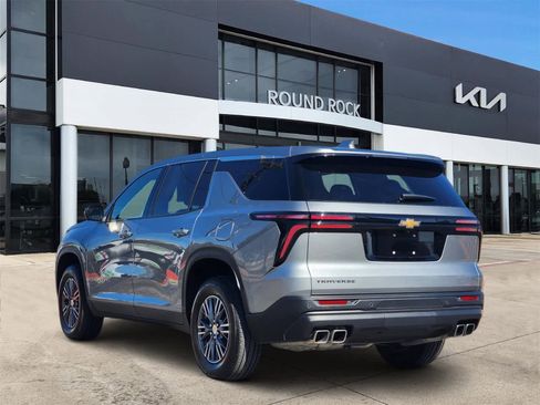 Used 2024 Chevrolet Traverse LS image 6