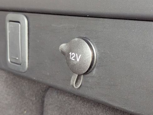 Used 2020 Land Rover Range Rover Velar R-Dynamic S image 32