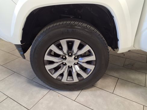 Used 2023 Toyota Tacoma Limited image 30