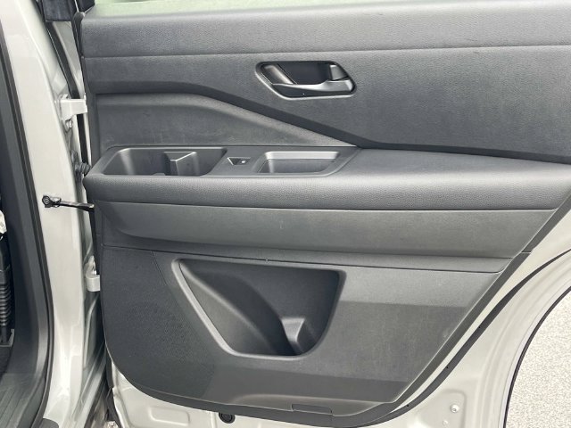 Used 2025 Nissan Pathfinder SV AWD/4WD image 21