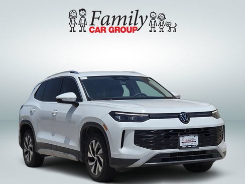 Used 2025 Volkswagen Tiguan S FWD image 2