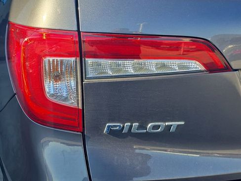 Used 2019 Honda Pilot Touring image 36