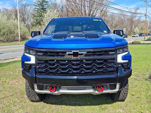 Used 2023 Chevrolet Silverado 1500 ZR2 w/ Technology Package image 2