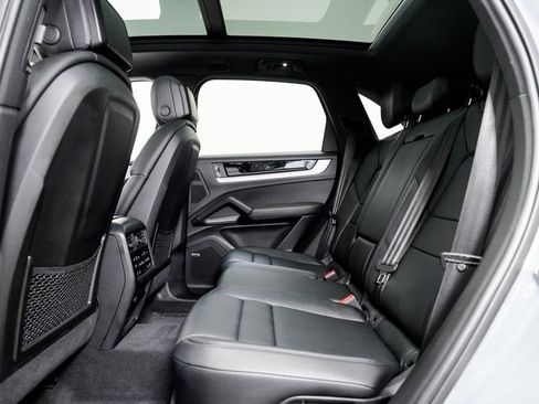 Used 2024 Porsche Cayenne image 24