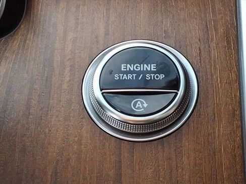 Used 2022 Mercedes-Benz C 300 Sedan image 25