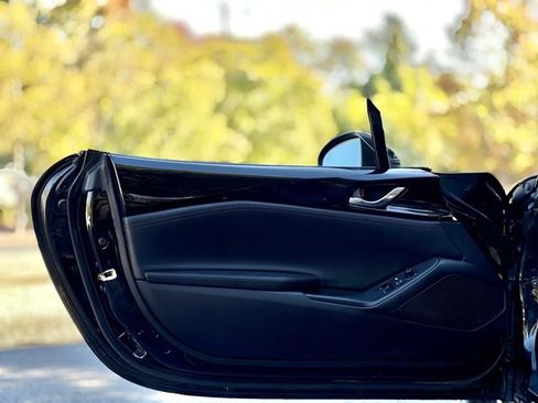 Used 2018 MAZDA MX-5 Miata Grand Touring image 23