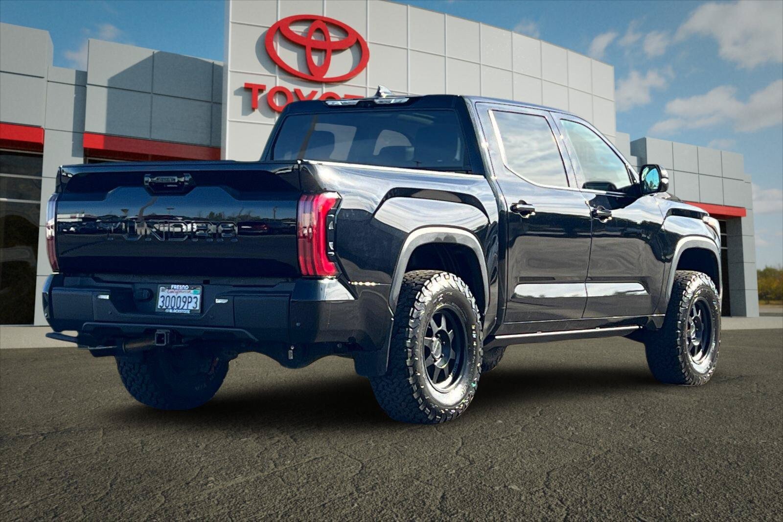 Used 2022 Toyota Tundra Limited w/ TRD Off-Road Package AWD/4WD image 3