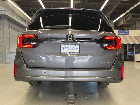 Used 2025 Honda Odyssey Touring image 6