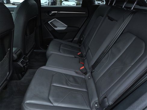 Used 2023 Audi Q3 2.0T Premium image 13