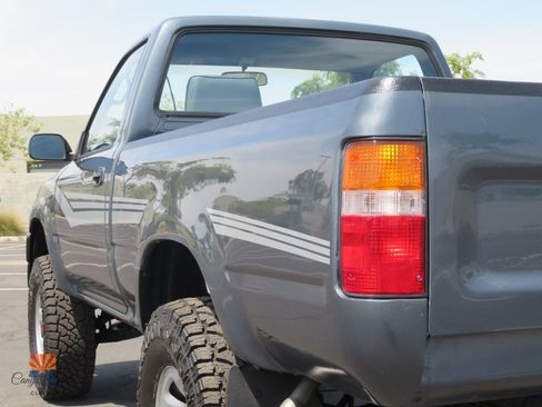 Used 1992 Toyota Pickup Deluxe AWD/4WD image 22