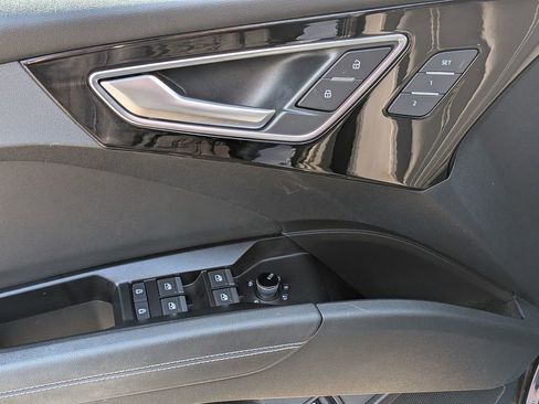 Used 2023 Audi Q4 e-tron Premium w/ Convenience Package image 14