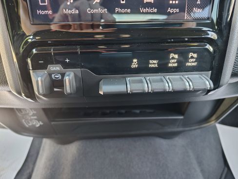 Certified 2025 RAM 2500 Big Horn AWD/4WD image 36
