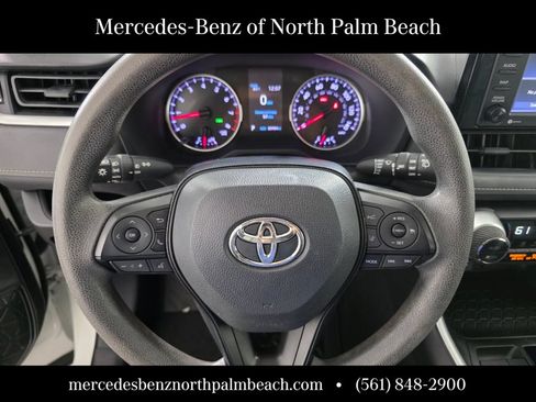 Used 2021 Toyota RAV4 XLE w/ Convenience Package FWD image 17