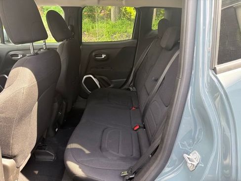 Used 2018 Jeep Renegade Latitude w/ Cold Weather Group AWD/4WD image 17
