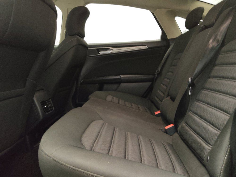 Used 2018 Ford Fusion SE w/ Fusion SE Technology Package FWD image 18