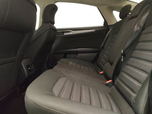 Used 2018 Ford Fusion SE w/ Fusion SE Technology Package FWD image 18