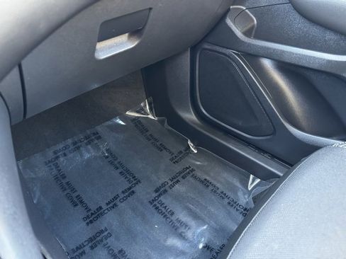 Used 2023 GMC Terrain SLT image 21