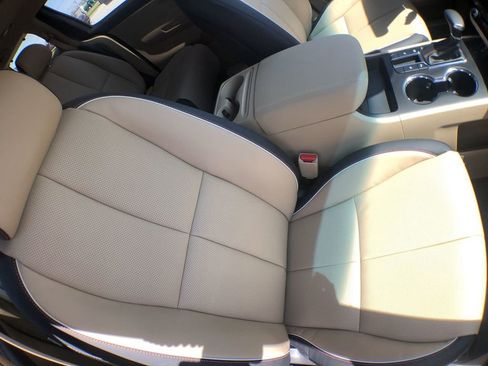 Used 2020 Kia Sedona EX image 59