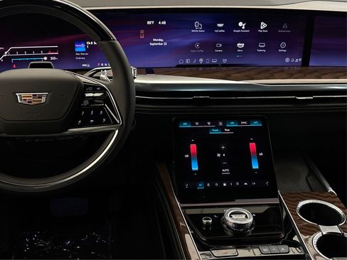 Used 2025 Cadillac Escalade Sport Platinum w/ LPO, ONYX Package AWD/4WD image 16