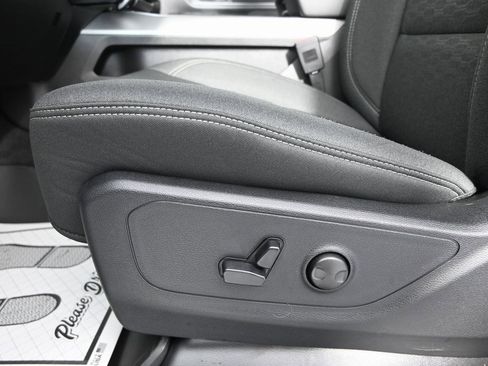 New 2026 RAM 1500 4x4 Crew Cab image 21