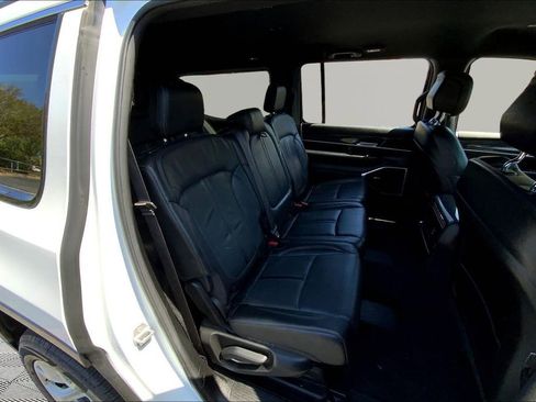 Used 2022 Jeep Wagoneer Series II AWD/4WD image 17