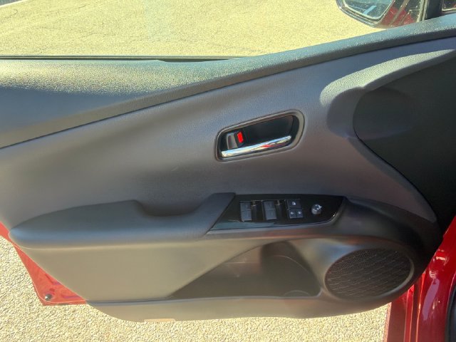 Used 2019 Toyota Prius LE AWD/4WD image 25