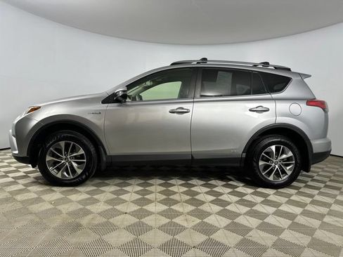 Used 2017 Toyota RAV4 XLE AWD/4WD image 4